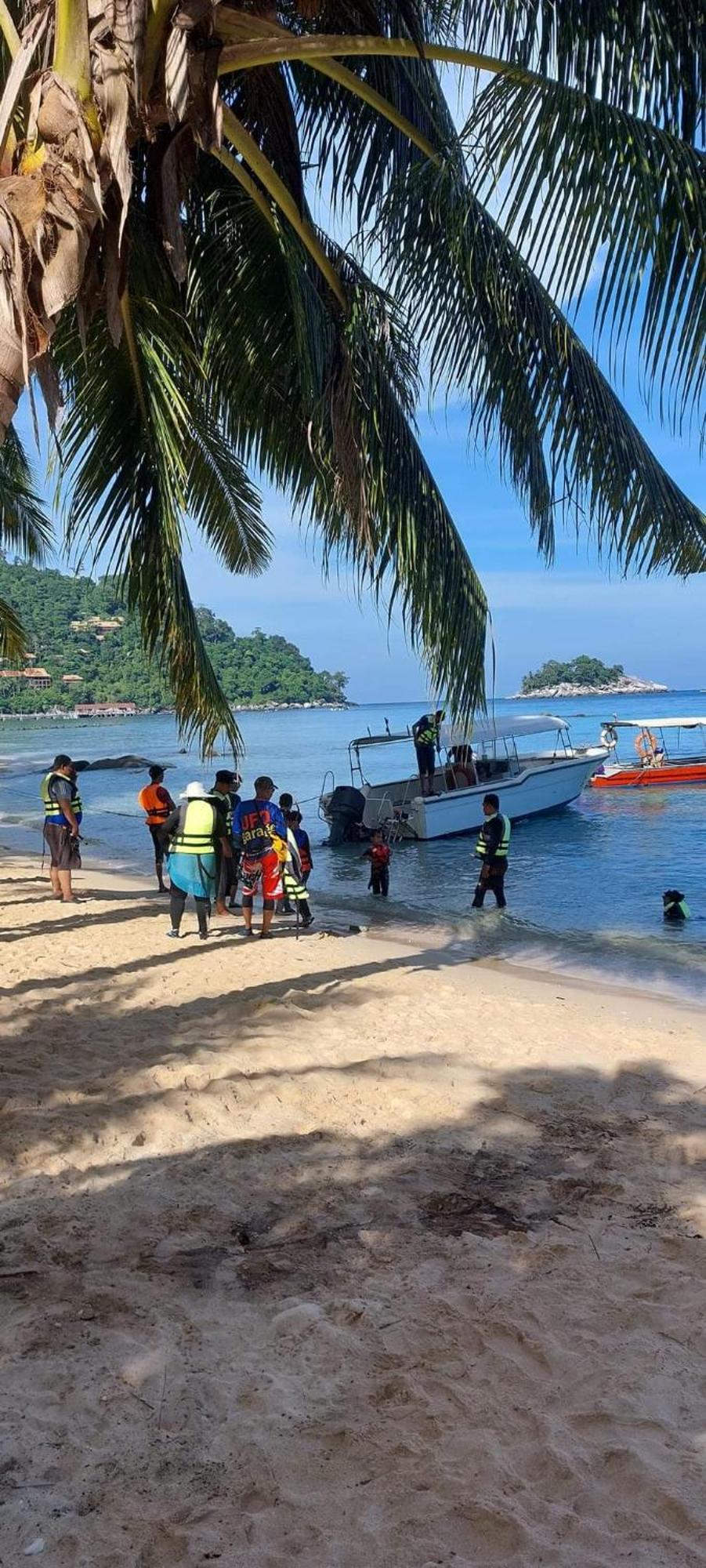Ella'S Place Salang Tioman Kampong Ayer Batang Exterior photo