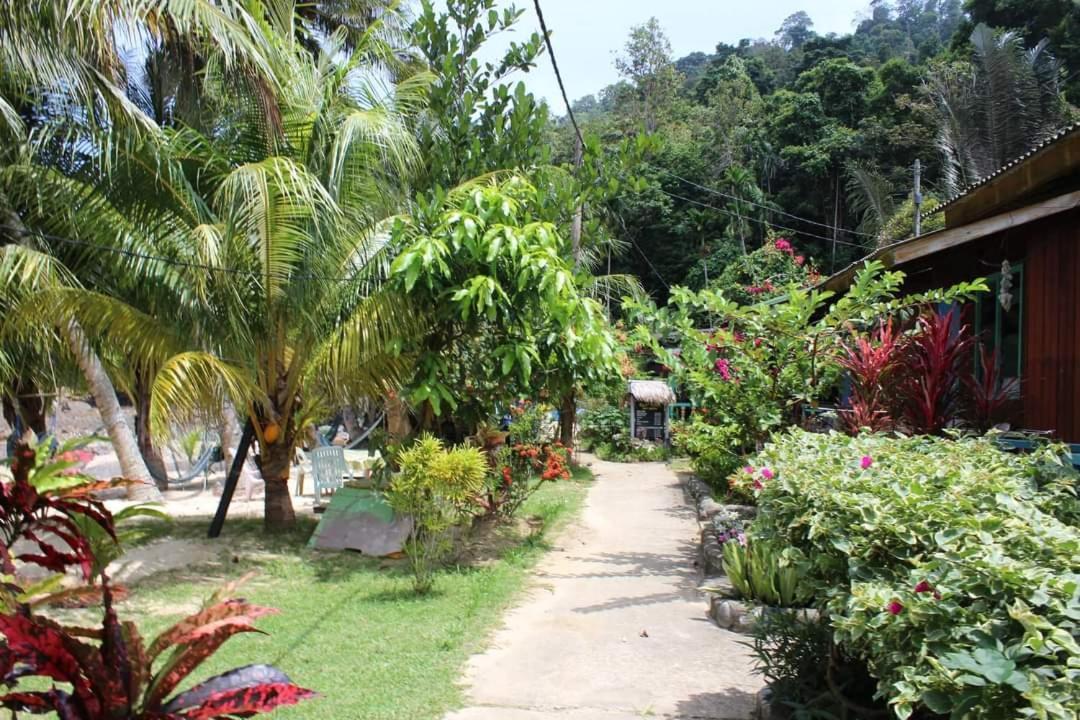 Ella'S Place Salang Tioman Kampong Ayer Batang Exterior photo