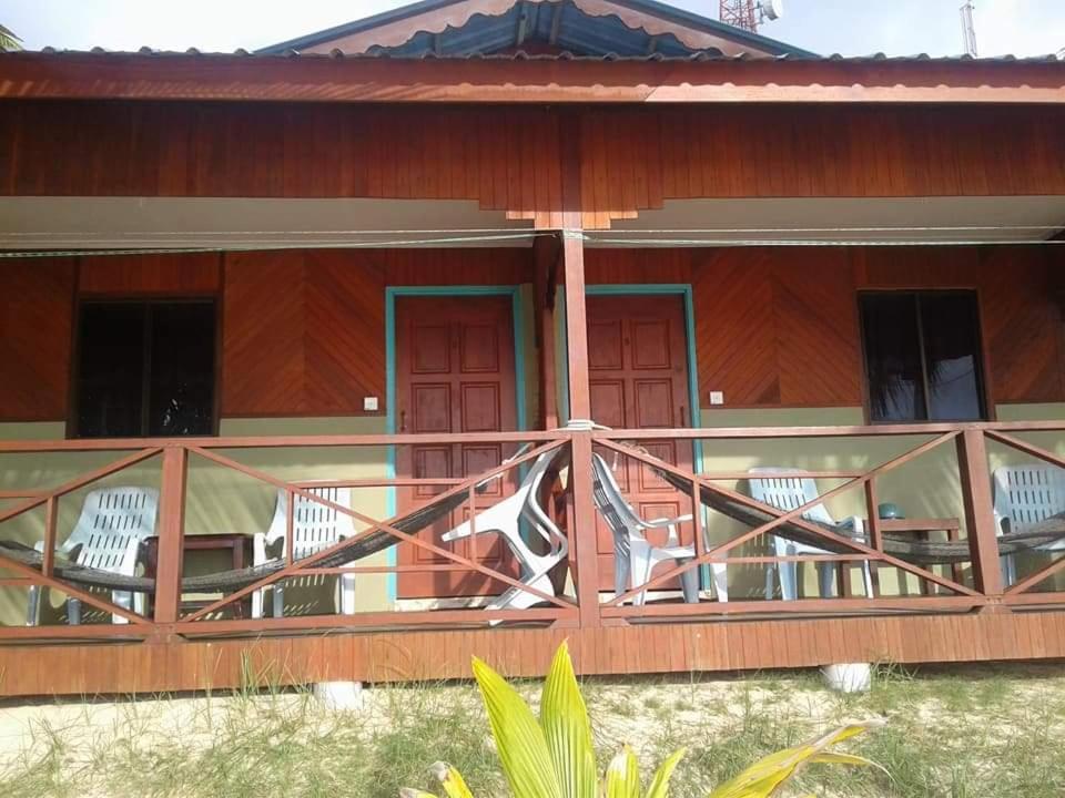 Ella'S Place Salang Tioman Kampong Ayer Batang Exterior photo