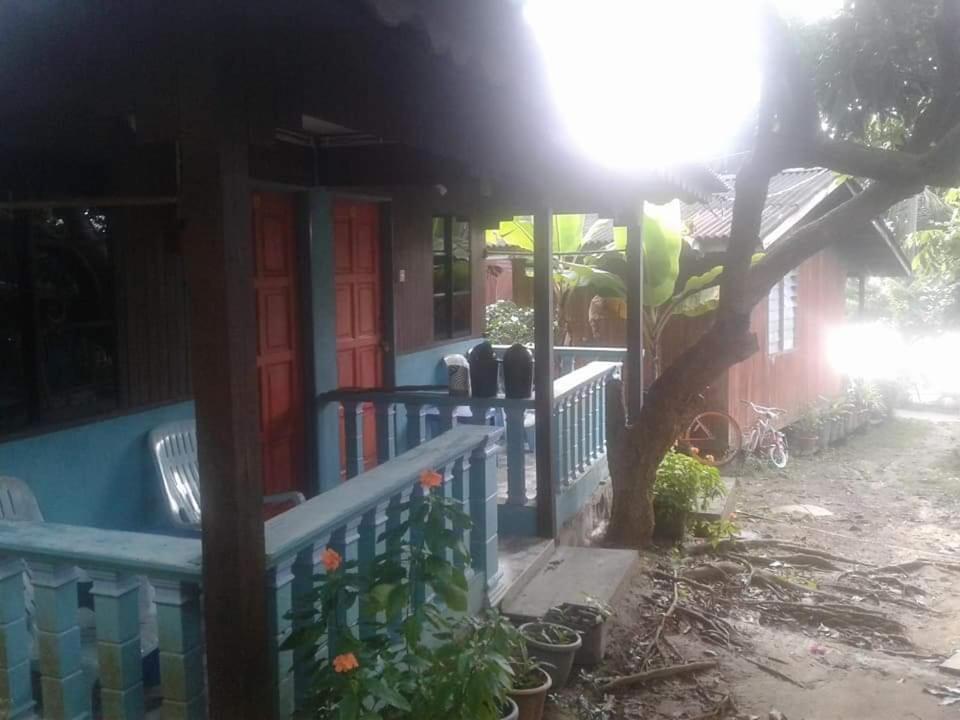 Ella'S Place Salang Tioman Kampong Ayer Batang Exterior photo