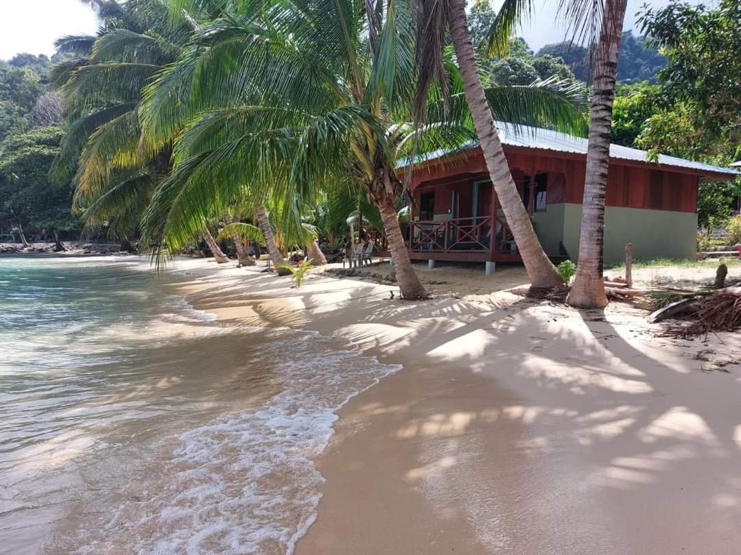 Ella'S Place Salang Tioman Kampong Ayer Batang Exterior photo