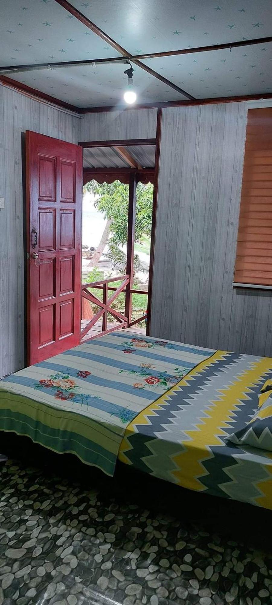 Ella'S Place Salang Tioman Kampong Ayer Batang Exterior photo