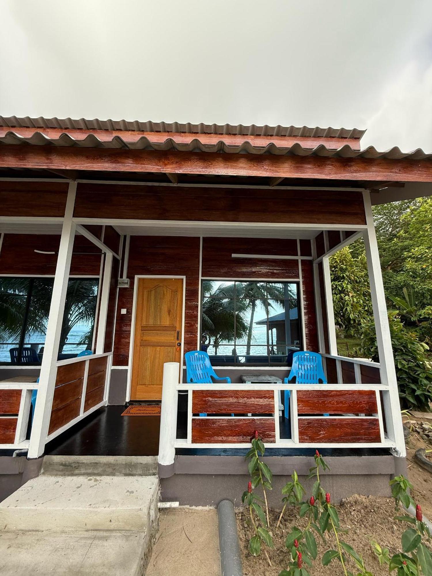 Ella'S Place Salang Tioman Kampong Ayer Batang Exterior photo