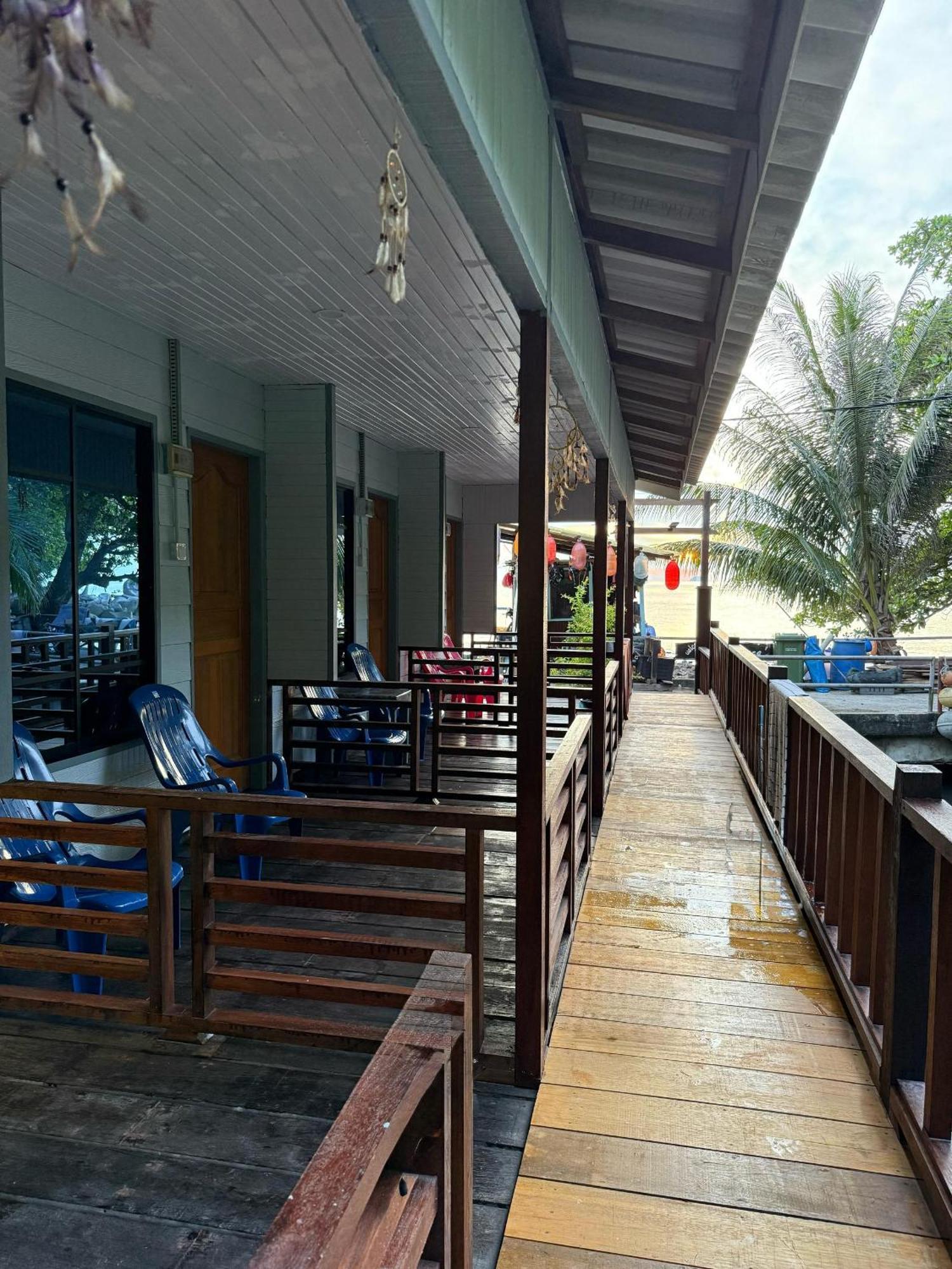 Ella'S Place Salang Tioman Kampong Ayer Batang Room photo
