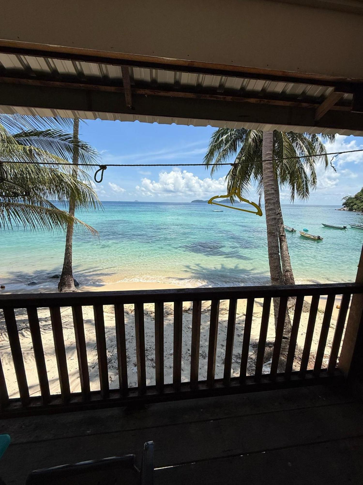 Ella'S Place Salang Tioman Kampong Ayer Batang Exterior photo
